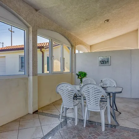 Πανσιόν Manuela 3*