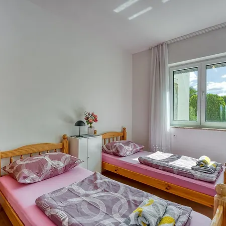 Πανσιόν Manuela Nova Vas (Porec)